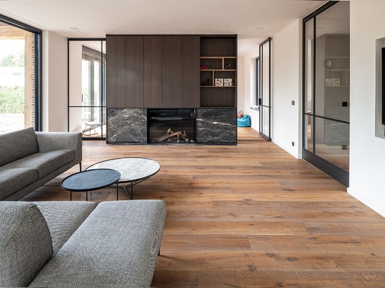Dennebos Flooring Eichenparkett in der Farbe R.08