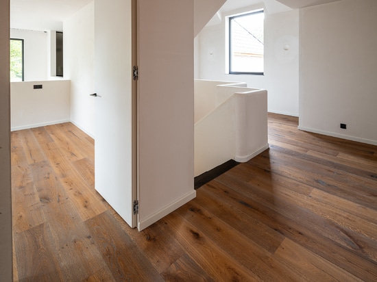 Dennebos Flooring Eichenparkett in der Farbe R.08