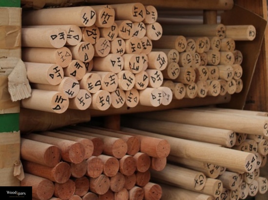 Holzsprossen: Maßgefertigte Massivholz-Handläufe für architektonische Projekte