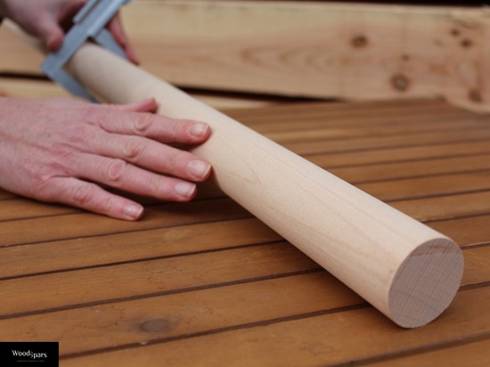 Holzsprossen: Maßgefertigte Massivholz-Handläufe für architektonische Projekte