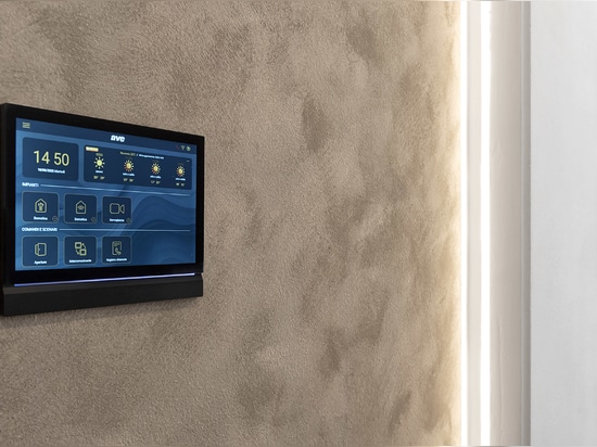 AVE-Technologie wertet eine italienische Villa durch Hausautomation und Touch-Schalter auf