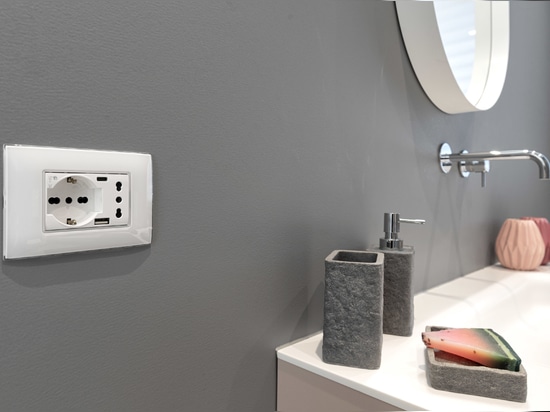 AVE-Technologie wertet eine italienische Villa durch Hausautomation und Touch-Schalter auf