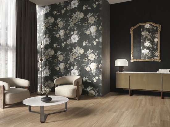 Florale Wandverkleidungen aus Feinsteinzeug