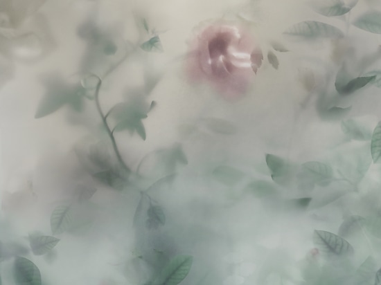 Florale Wandverkleidungen aus Feinsteinzeug