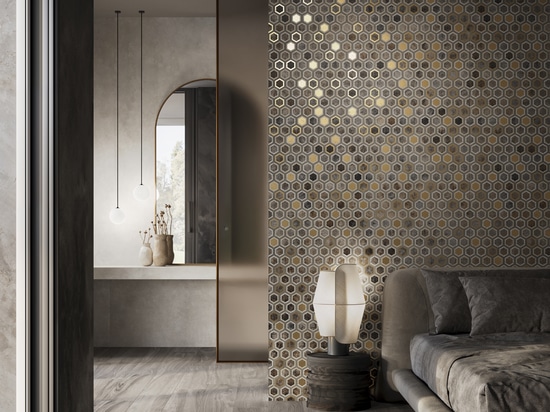 Wandverkleidungen aus Feinsteinzeug in der goldenen Farbgebung Oro für ein glanzvolles Zuhause