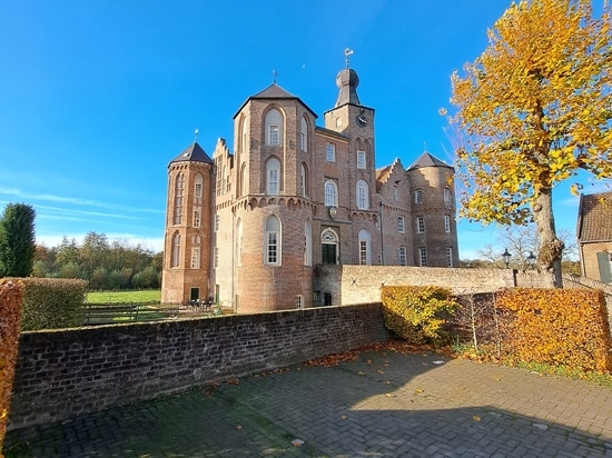 Ganzes Schloss mit Dennebos-Parkettboden ausgestattet