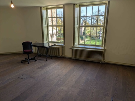 Dennebos Flooring Parkett aus breiter Eiche in einer Farbe nach Maß