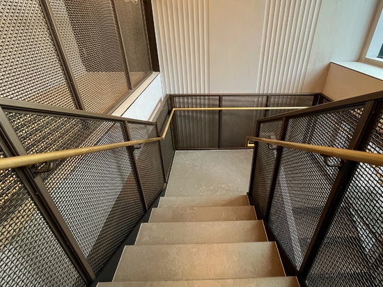 New Yorker Treppenhaus: Drahtgeflecht trifft auf modernen Luxus