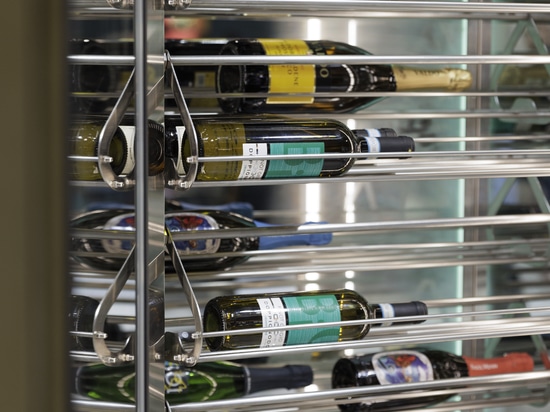 Moving Glass & Metal Design bringt die Kunst der maßgeschneiderten Kühlung zum Host Milano 2025