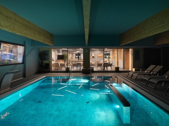 Hotel Fedora: ein Beispiel für alpine Architektur unter Verwendung von Feinsteinzeug