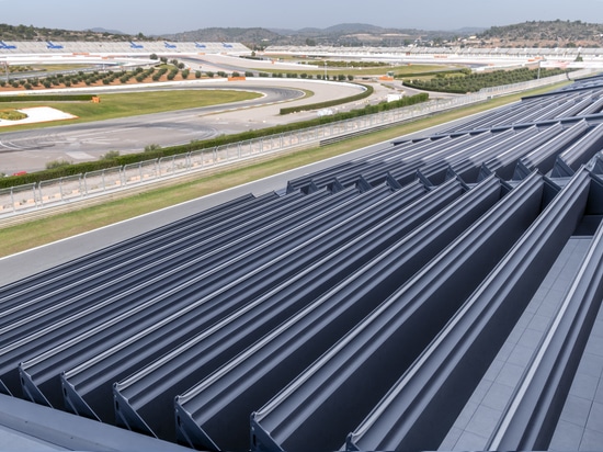 KE auf dem Circuit Ricardo Tormo in Valencia. Design und Planung in Poleposition: die Herausforderung „schwebender“ Überdachungen für den MotoGP-VIP-Bereich