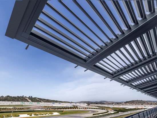 KE auf dem Circuit Ricardo Tormo in Valencia. Design und Planung in Poleposition: die Herausforderung „schwebender“ Überdachungen für den MotoGP-VIP-Bereich