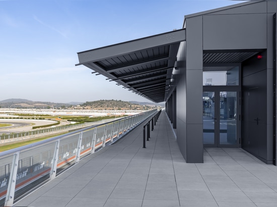 KE auf dem Circuit Ricardo Tormo in Valencia. Design und Planung in Poleposition: die Herausforderung „schwebender“ Überdachungen für den MotoGP-VIP-Bereich