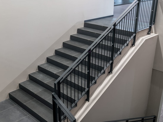 Kommerzielle Entwicklung und Design: eine Fitnessanlage realisiert mit Oberflächen von Caesar