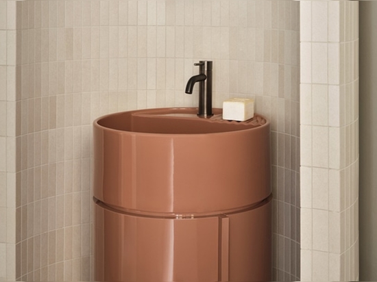 Tiberino N von Ceramica Cielo: Materie und Funktion des neuen freistehenden Waschbeckens