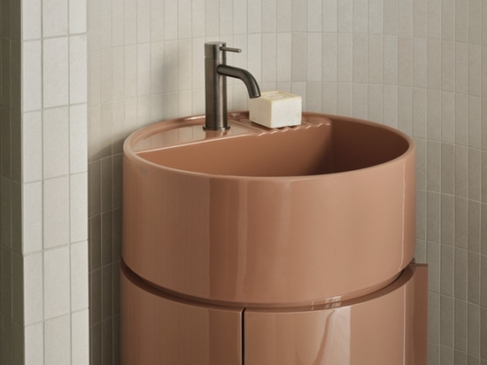 Tiberino N von Ceramica Cielo: Materie und Funktion des neuen freistehenden Waschbeckens