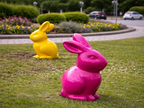 Osterfiguren als städtische Frühlingsaussagen