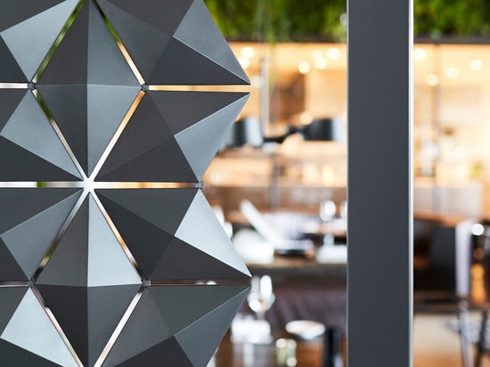 Restaurant- und Bar-Trennwand, die Räume mit Eleganz definiert