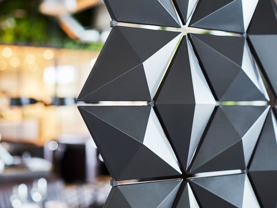 Restaurant- und Bar-Trennwand, die Räume mit Eleganz definiert