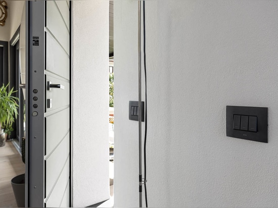 Ultradünne Frontplatten und intelligente Technologie: AVE-Innovation in einer italienischen Villa