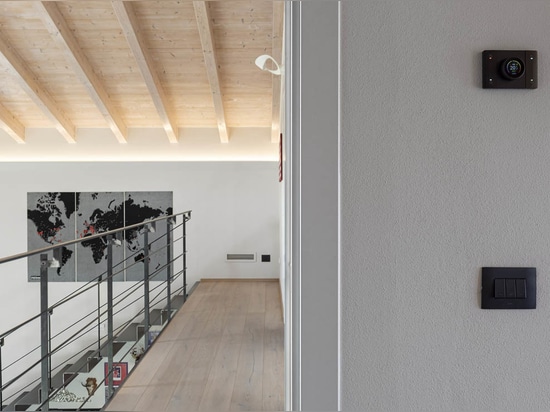Ultradünne Frontplatten und intelligente Technologie: AVE-Innovation in einer italienischen Villa