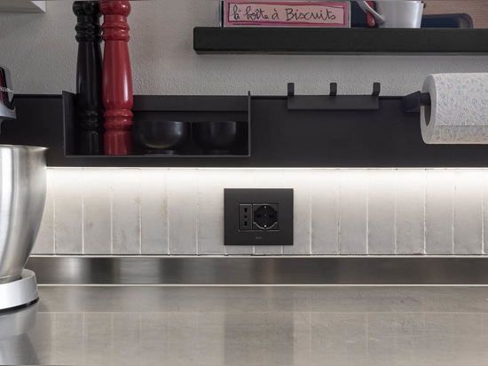Ultradünne Frontplatten und intelligente Technologie: AVE-Innovation in einer italienischen Villa