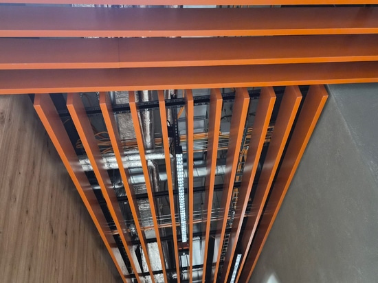 Atena Linear Baffle für den Bahnhof Brünn