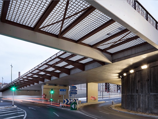 Fußgängerbrücke in Marseille Saint-Charles