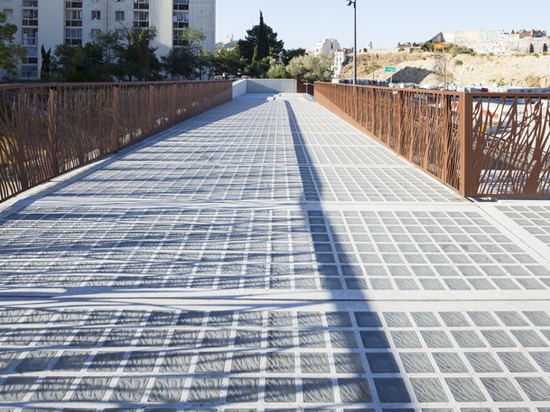 Fußgängerbrücke in Marseille Saint-Charles