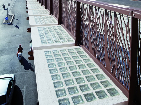 Fußgängerbrücke in Marseille Saint-Charles