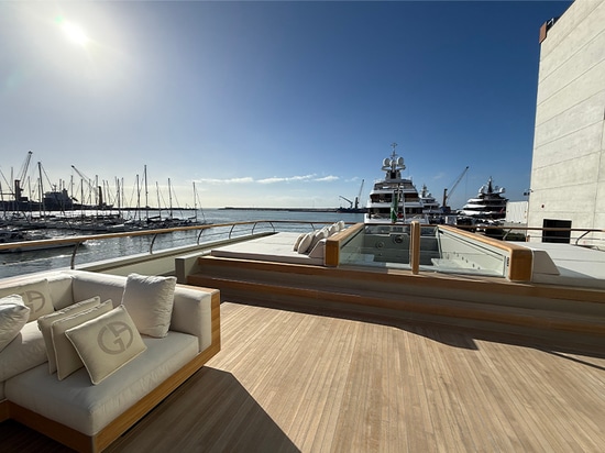 In der Stille des Admiral Armani Yacht 72m Spa, findet unser charakteristisches Massagebett sein Zuhause