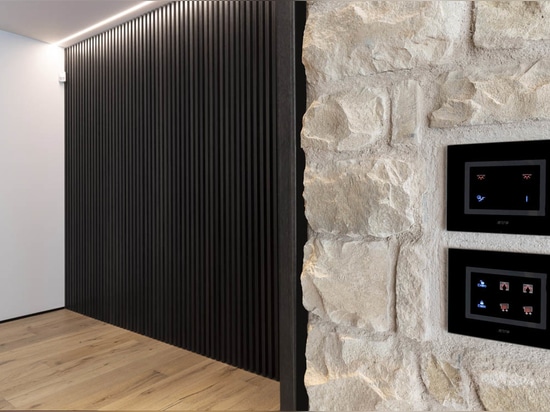 AVE: Hausautomation und Touch Controls für eine moderne Villa in Franciacorta