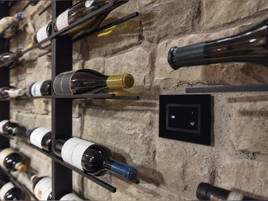 AVE: Hausautomation und Touch Controls für eine moderne Villa in Franciacorta