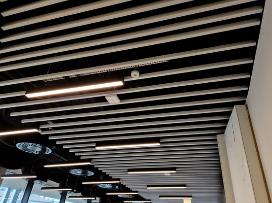 Atena Lineares Metall-Leitplattensystem