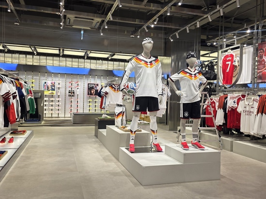 CiViC Fusion Cross für den Adidas Flagship-Store in Seoul