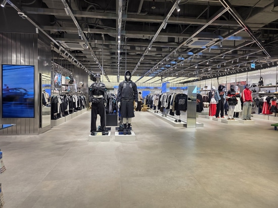 CiViC Fusion Cross für den Adidas Flagship-Store in Seoul