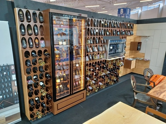 Wineline: ein System mit Lösungen für die Präsentation und Lagerung von Wein