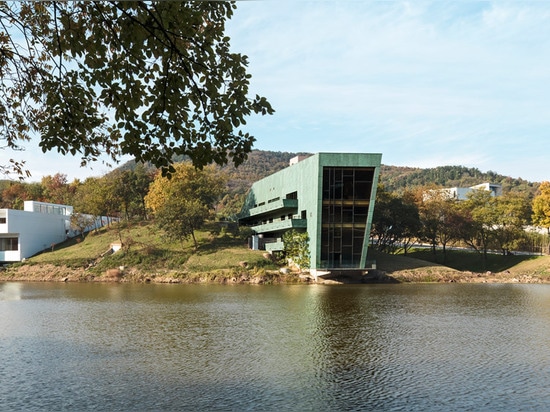 Kupfer-bedecktes Haus durch Sanaksenaho Architects begleitet Holls Sifang Kunst-Museum