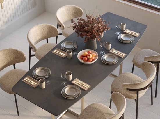 Beistelltisch: Convivialis Form – Verkleidung des Beistelltisches: Pietre di Sardegna Tavolara