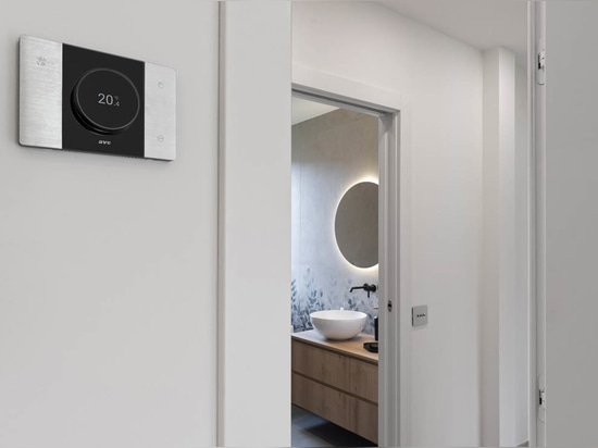 Hausautomation und AVE-Kippschalter in einer Wohnung in Brescia: Wo Stil auf Technologie trifft