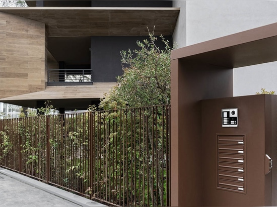 Hausautomation und AVE-Kippschalter in einer Wohnung in Brescia: Wo Stil auf Technologie trifft
