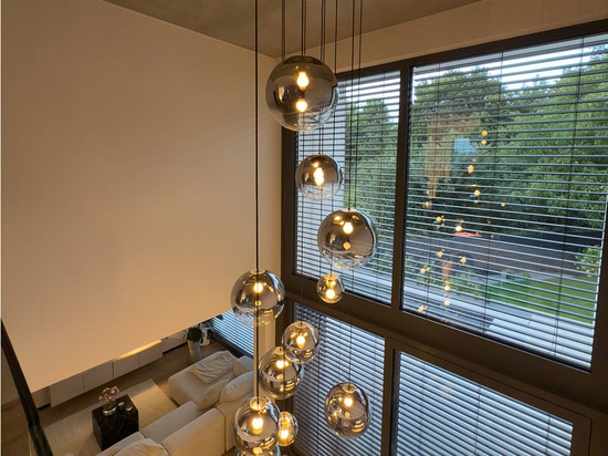 Große Lichtmomente mit s.luce Orb Galerieleuchten