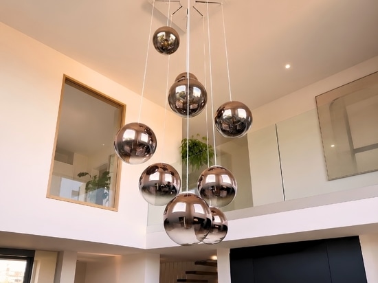Große Lichtmomente mit s.luce Orb Galerieleuchten