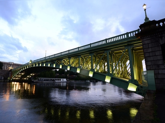 ACTiLED Lighting verleiht Brücken und Fußgängerbrücken mit seinem neuen Lookbook einen neuen Glanz