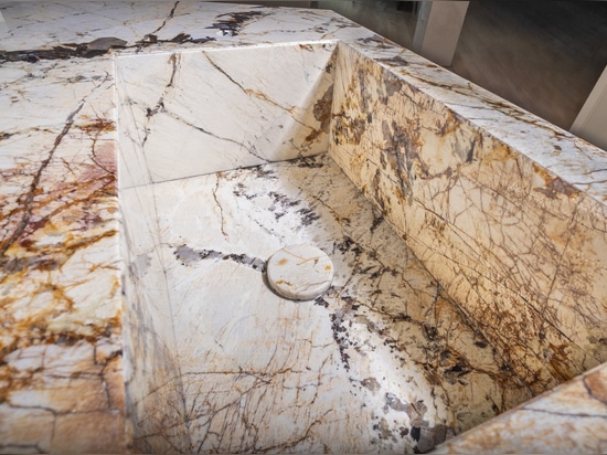 Kücheninsel „Patagonia“ aus Quarzit: eine zeitgenössische Designskulptur