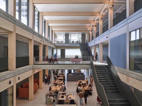 Roberto Rocca Innovation Building: Ein inspirierendes Beispiel nachhaltiger Architektur, das das Wohlbefinden fördert und durch umweltfreundliche Bauweise positive Auswirkungen auf Nutzer und Umgeb...