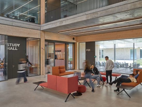 Roberto Rocca Innovation Building: Ein inspirierendes Beispiel nachhaltiger Architektur, das das Wohlbefinden fördert und durch umweltfreundliche Bauweise positive Auswirkungen auf Nutzer und Umgeb...