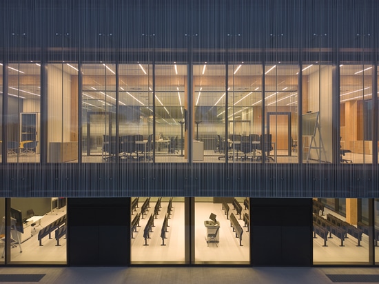 Roberto Rocca Innovation Building: Ein inspirierendes Beispiel nachhaltiger Architektur, das das Wohlbefinden fördert und durch umweltfreundliche Bauweise positive Auswirkungen auf Nutzer und Umgeb...