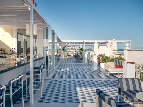 Eleganz mit Meerblick: die Dachterrasse „1923 Casa Bianca“ von KE