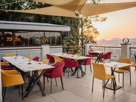 RIFLESSI MODERNISIERT DIE „RISERVA“-DACHTERRASSE UND PRÄSENTIERT DIE NEUE „MARTINI SKY LOUNGE“